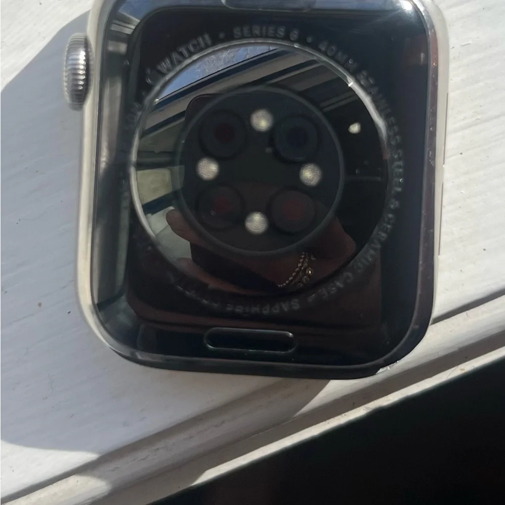 Apple Watch Series 6 in Silver - Picture 7 of 11